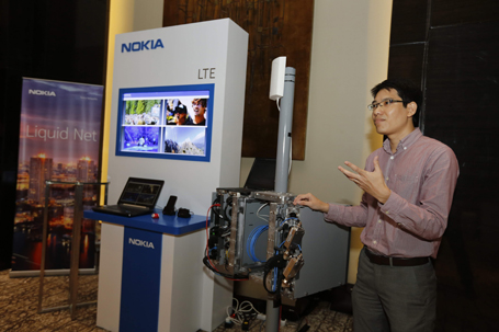 Đại diện Nokia Networks đang thử nghiệm tốc độ khủng khiếp của 4G LTE